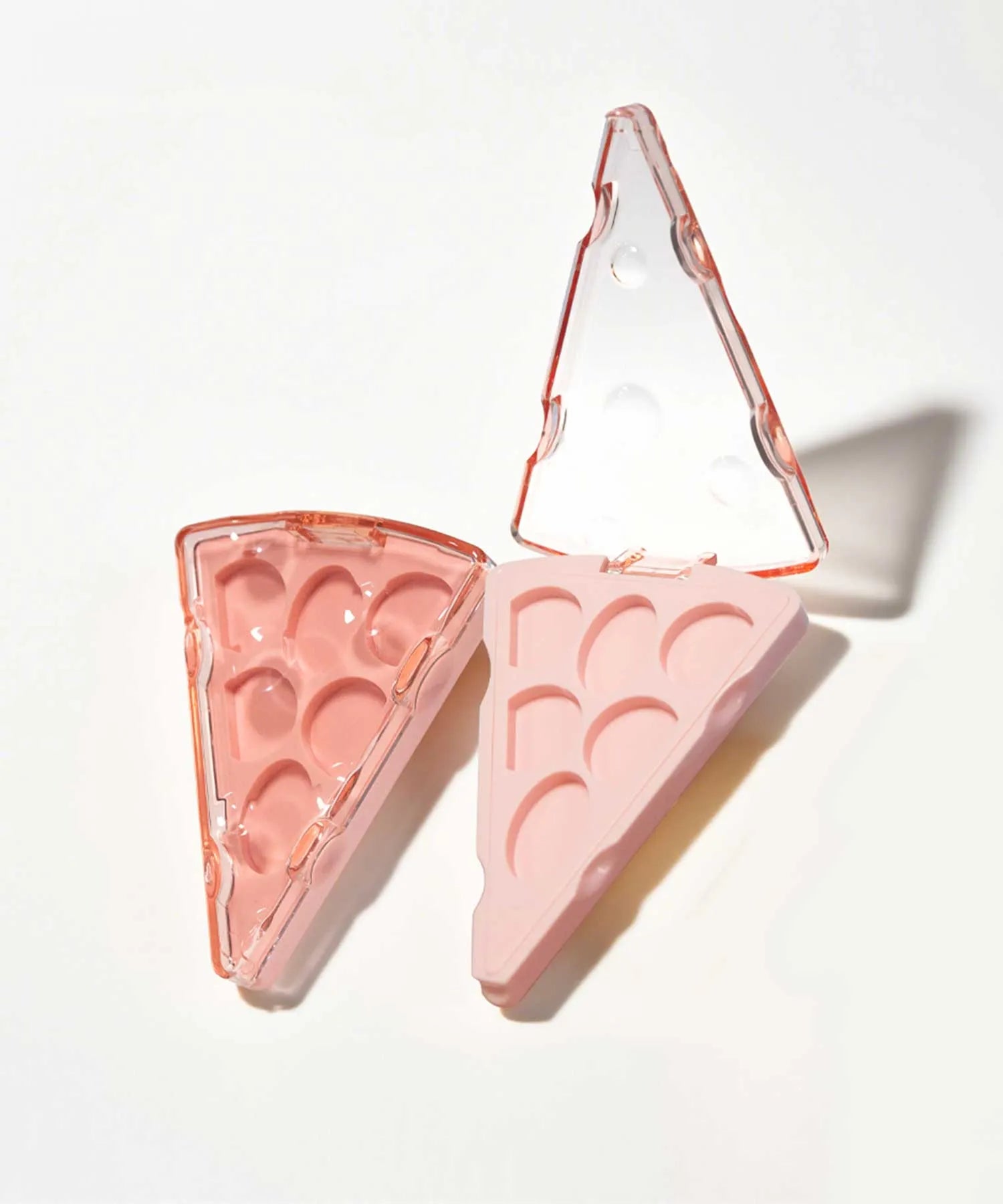 Kaiya cute makeup packaging showing a pizza-shaped empty makeup palette and creative makeup packaging design.