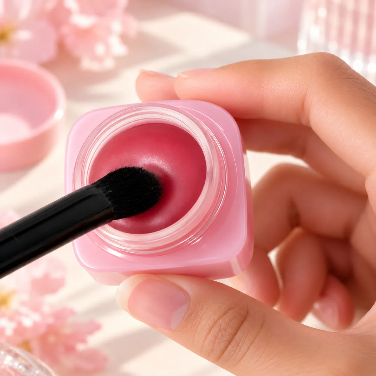 KAIYA lip gloss jars for thick and jelly formulas with wide opening for easier product pickup
