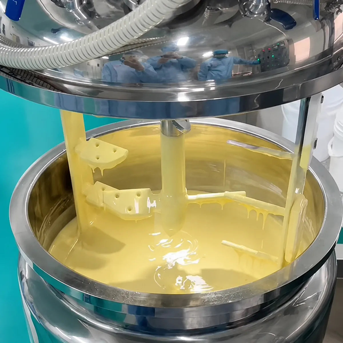 Makeup manufacturer KAIYA showing emulsification and mixing equipment for liquid and cream makeup production.