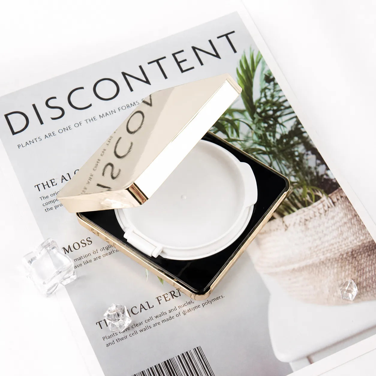 Kaiya magnetic cushion foundation packaging in a square compact design with mirror and inner cushion case for cushion foundation products.