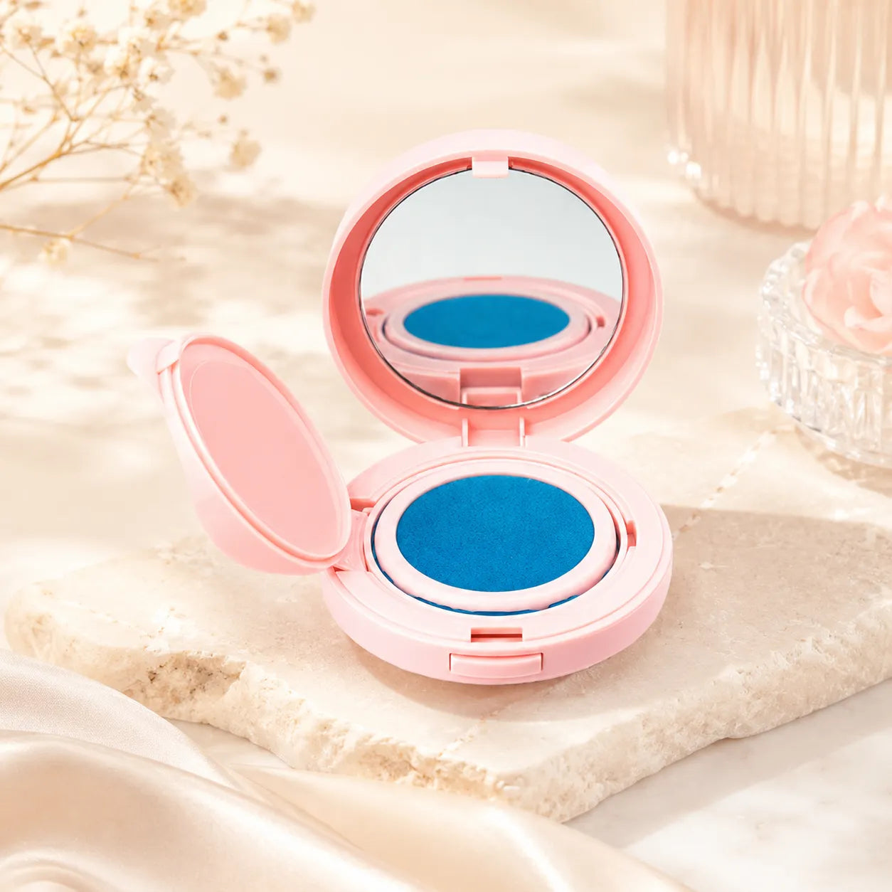 Kaiya cute cushion foundation case in soft pink with mirror and cushion sponge for playful cushion foundation packaging.