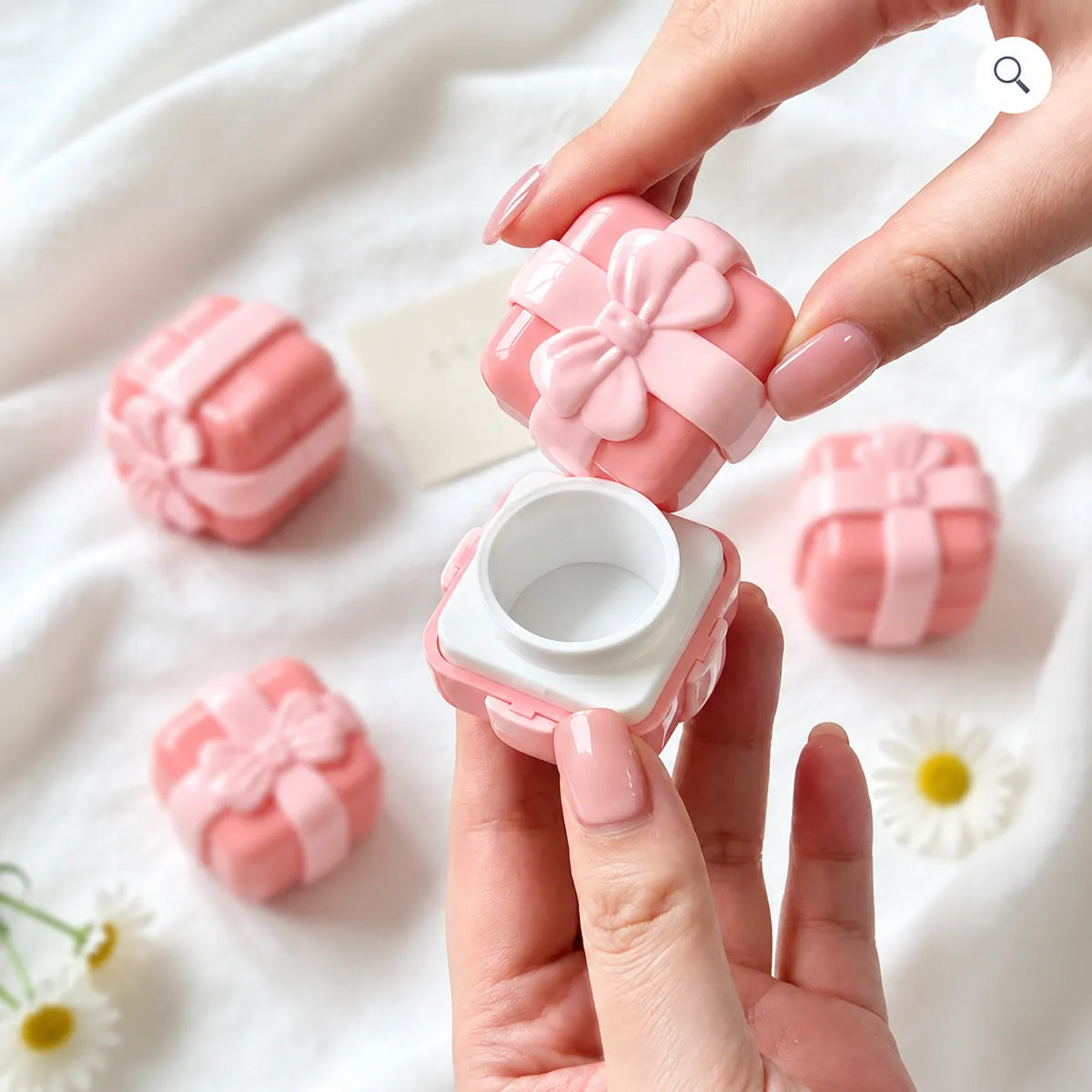Small lip balm jars with secure closure design for custom balm container projects by KAIYA